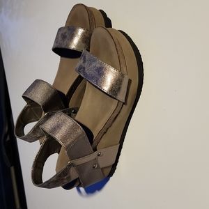 Ladies Axxiom Silver shoes scrappy sandals very comfortable